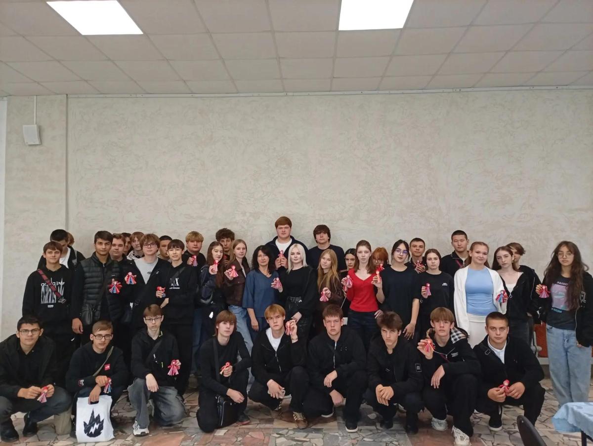 Нить, связывающая поколения: студенты групп ИС-18201 и ТЭИС-18101 освоили искусство тряпичной куклы