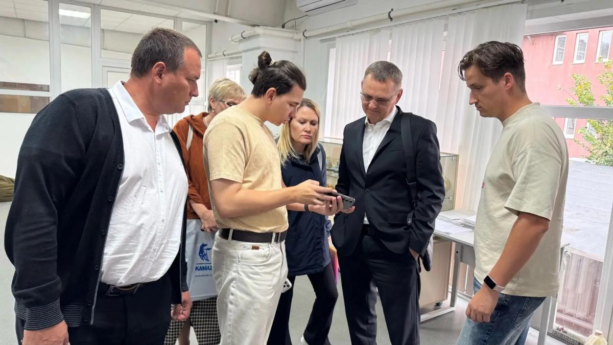 Состоялась рабочая встреча с представителями АО «Цифровой завод раздаточных коробок» ПАО «КАМАЗ» Фото 1 Состоялась рабочая встреча с представителями АО «Цифровой завод раздаточных коробок» ПАО «КАМАЗ» Фото 1