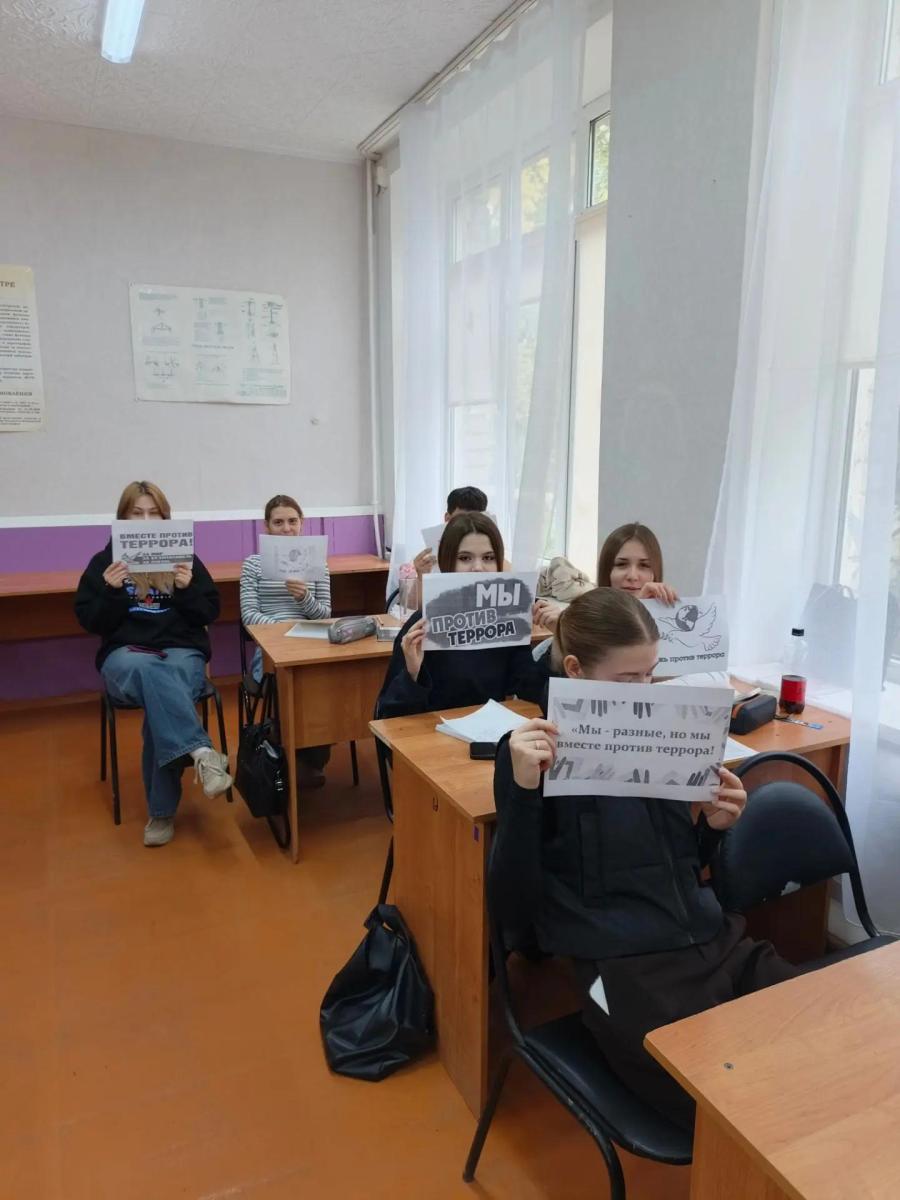 «Мы выбираем мир: классный час против террора в Марксовском филиале» Фото 1 «Мы выбираем мир: классный час против террора в Марксовском филиале» Фото 1