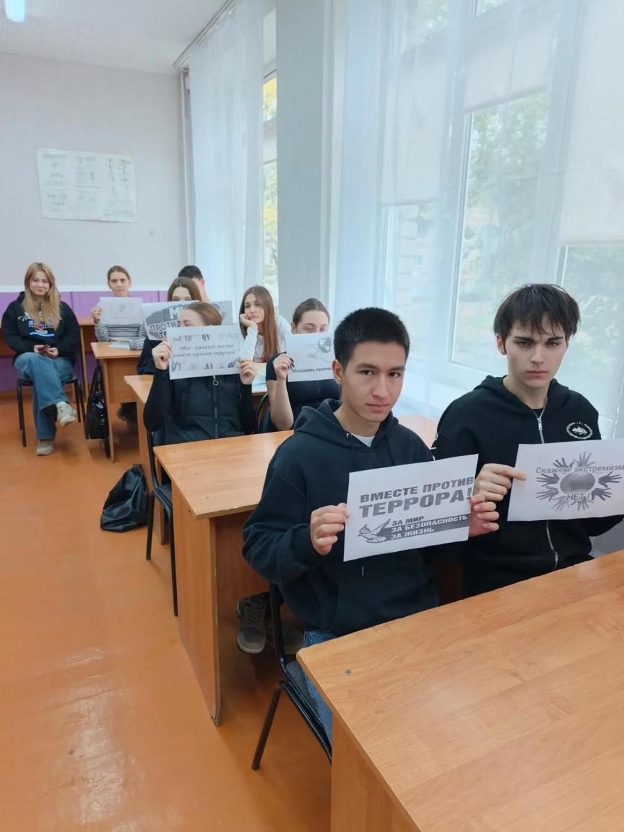 «Мы выбираем мир: классный час против террора в Марксовском филиале» Фото 2 «Мы выбираем мир: классный час против террора в Марксовском филиале» Фото 2
