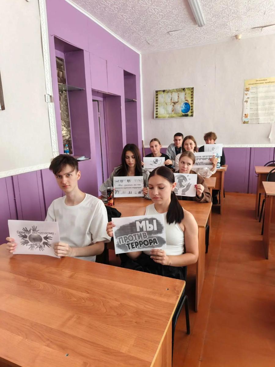 «Мы выбираем мир: классный час против террора в Марксовском филиале» Фото 4 «Мы выбираем мир: классный час против террора в Марксовском филиале» Фото 4