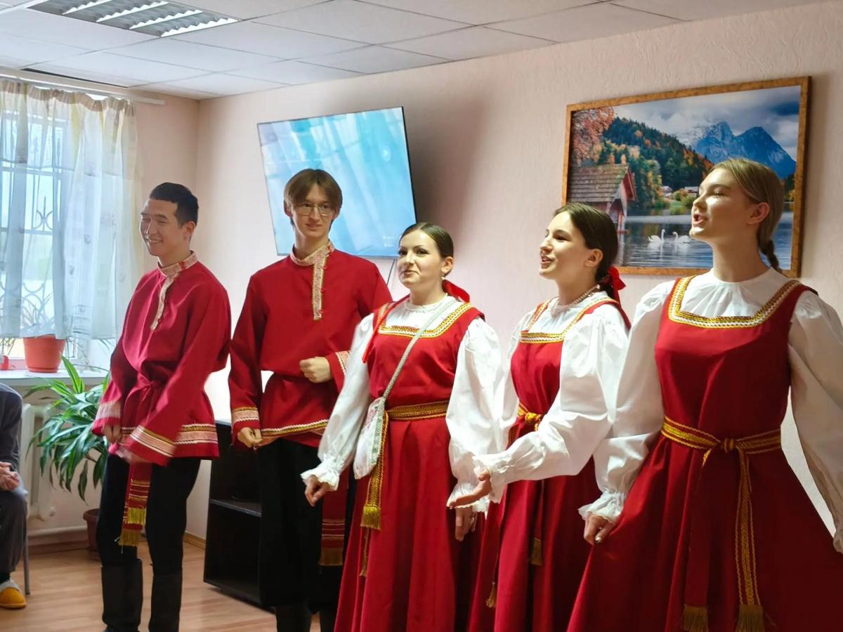 Студенты института биотехнологии поздравили жителей дома «Мирра» с Днём пожилого человека Фото 5 Студенты института биотехнологии поздравили жителей дома «Мирра» с Днём пожилого человека Фото 5