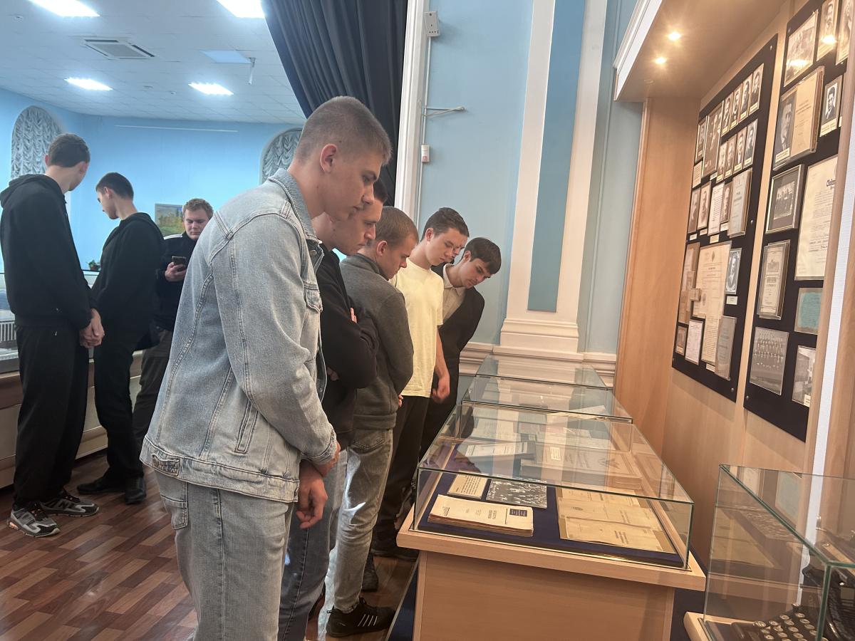 «Связь поколений: первокурсники группы БАИ 101 познакомились с историей Вавиловского университета» Фото 2 «Связь поколений: первокурсники группы БАИ 101 познакомились с историей Вавиловского университета» Фото 2