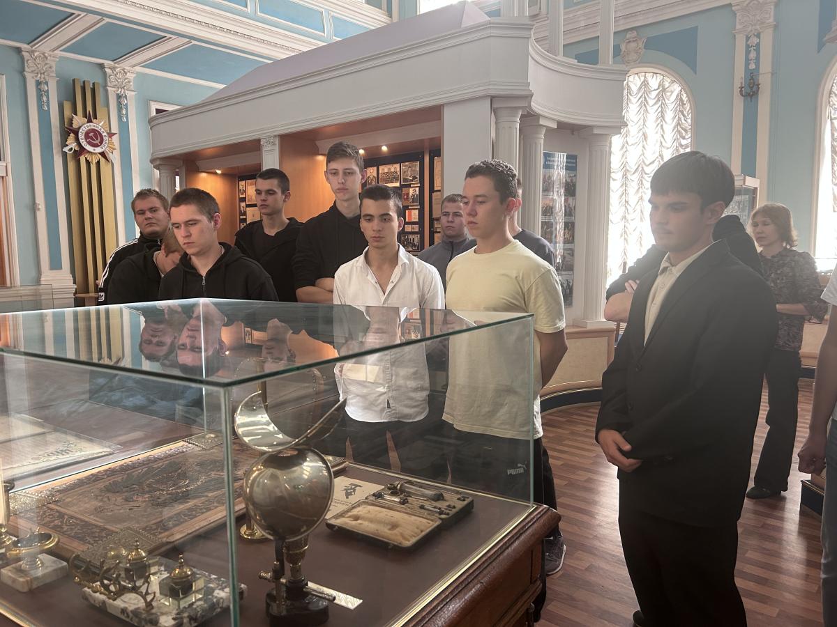«Связь поколений: первокурсники группы БАИ 101 познакомились с историей Вавиловского университета» Фото 3 «Связь поколений: первокурсники группы БАИ 101 познакомились с историей Вавиловского университета» Фото 3
