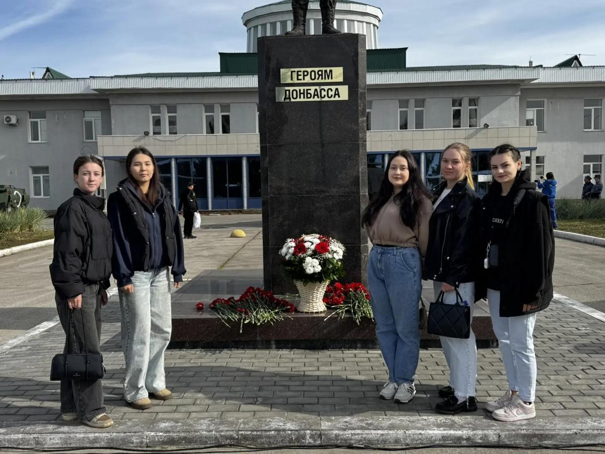 Участие студентов института агробизнеса в торжественном мероприятии у мемориала "Героям Донбасса" Фото 2 Участие студентов института агробизнеса в торжественном мероприятии у мемориала "Героям Донбасса" Фото 2