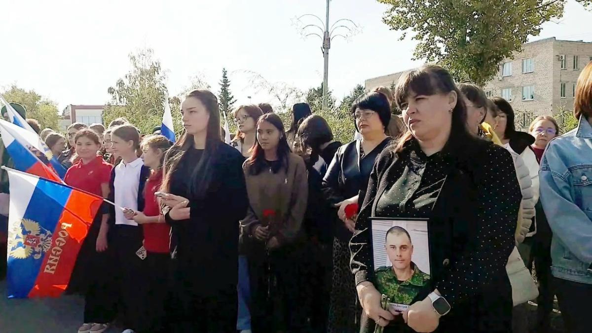 Митинг в честь присоединения ДНР, ЛНР, Запорожской и Херсонской областей к России Фото 1 Митинг в честь присоединения ДНР, ЛНР, Запорожской и Херсонской областей к России Фото 1