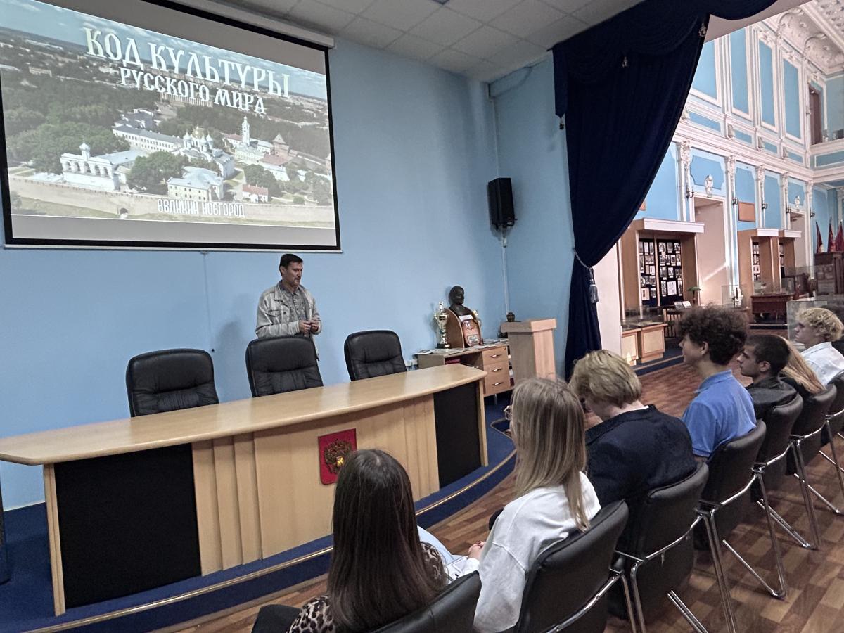 «Раскрывая культурный код: первокурсники познакомились с наследием Великого Новгорода» Фото 4 «Раскрывая культурный код: первокурсники познакомились с наследием Великого Новгорода» Фото 4