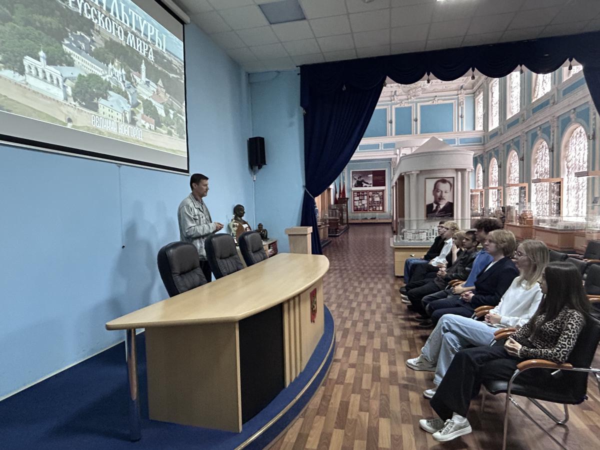 «Раскрывая культурный код: первокурсники познакомились с наследием Великого Новгорода» Фото 5 «Раскрывая культурный код: первокурсники познакомились с наследием Великого Новгорода» Фото 5