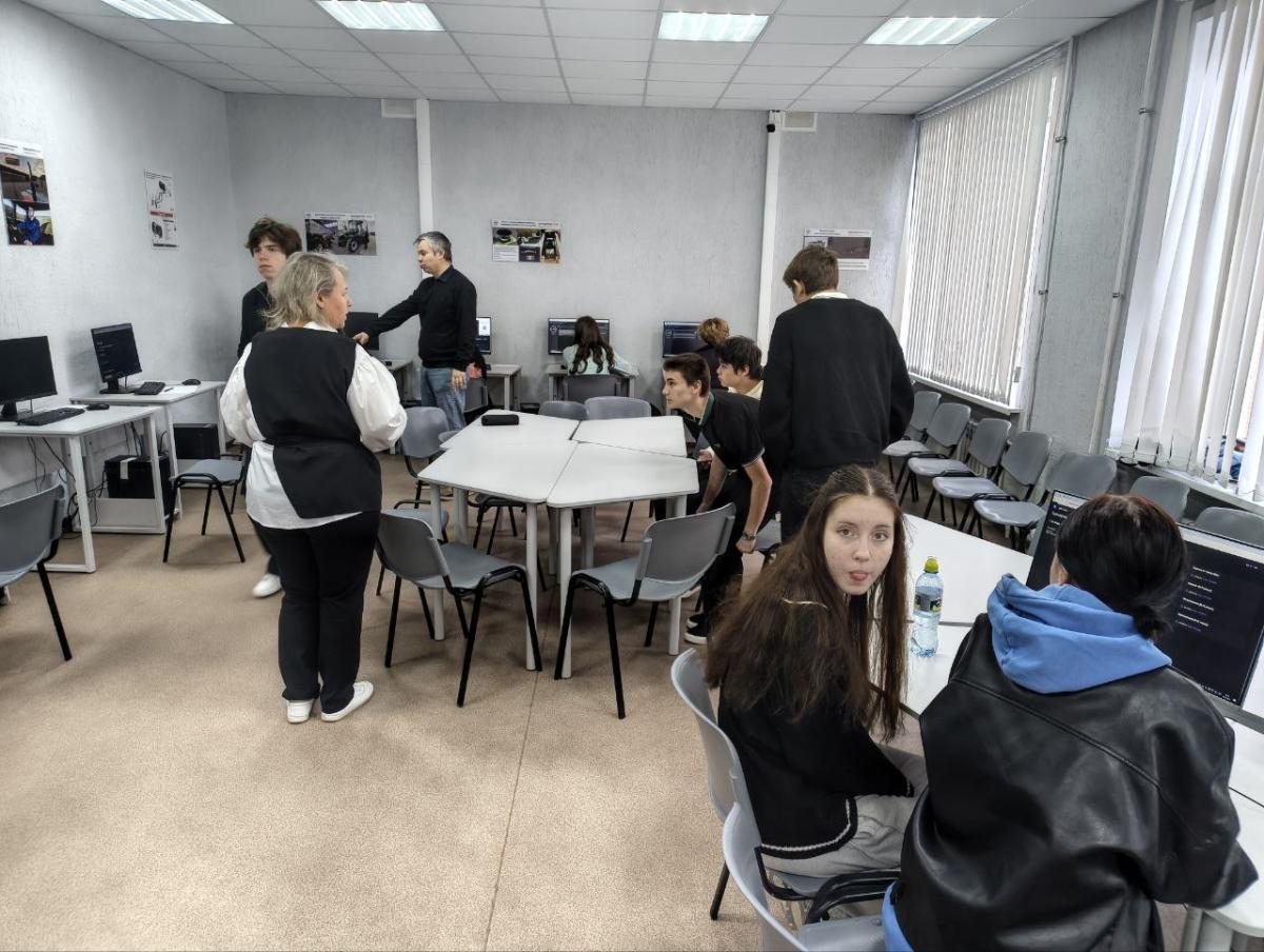 Школьники присоединились к всероссийской физико-технической контрольной «Выходи решать!» на площадке Вавиловского университета Фото 5 Школьники присоединились к всероссийской физико-технической контрольной «Выходи решать!» на площадке Вавиловского университета Фото 5