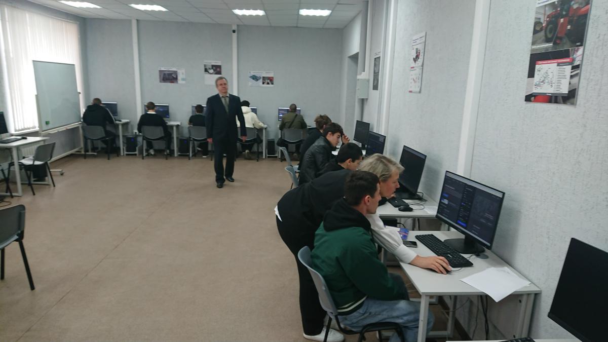 Школьники присоединились к всероссийской физико-технической контрольной «Выходи решать!» на площадке Вавиловского университета Фото 21
