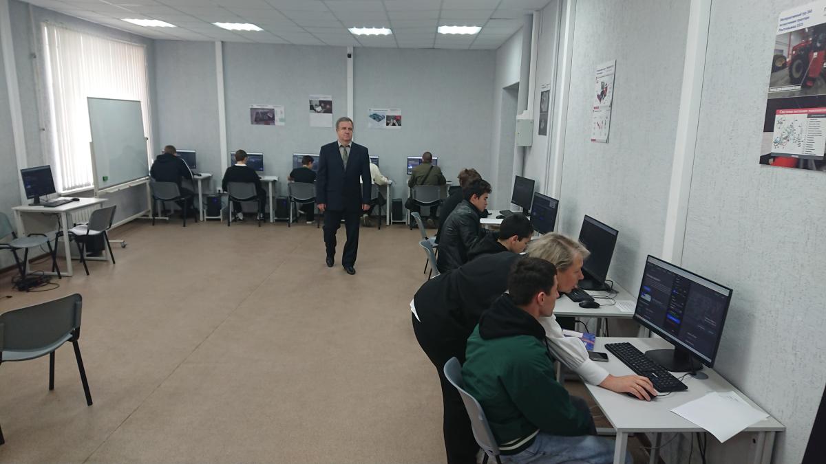 Школьники присоединились к всероссийской физико-технической контрольной «Выходи решать!» на площадке Вавиловского университета Фото 22