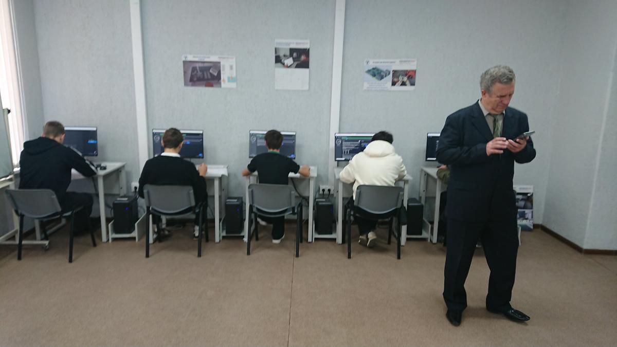 Школьники присоединились к всероссийской физико-технической контрольной «Выходи решать!» на площадке Вавиловского университета Фото 23