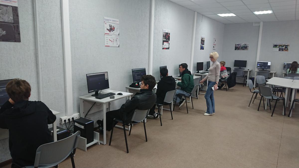 Школьники присоединились к всероссийской физико-технической контрольной «Выходи решать!» на площадке Вавиловского университета Фото 24