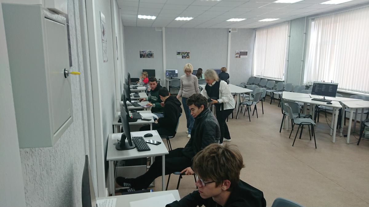 Школьники присоединились к всероссийской физико-технической контрольной «Выходи решать!» на площадке Вавиловского университета Фото 25