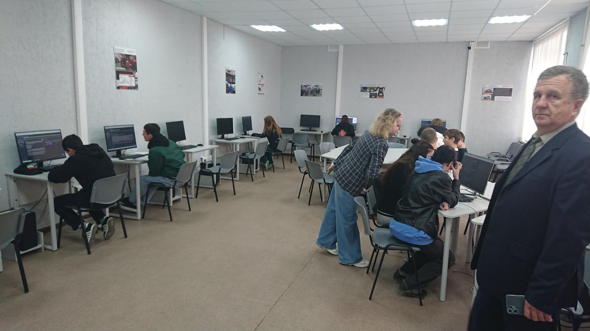 Школьники присоединились к всероссийской физико-технической контрольной «Выходи решать!» на площадке Вавиловского университета Фото 26