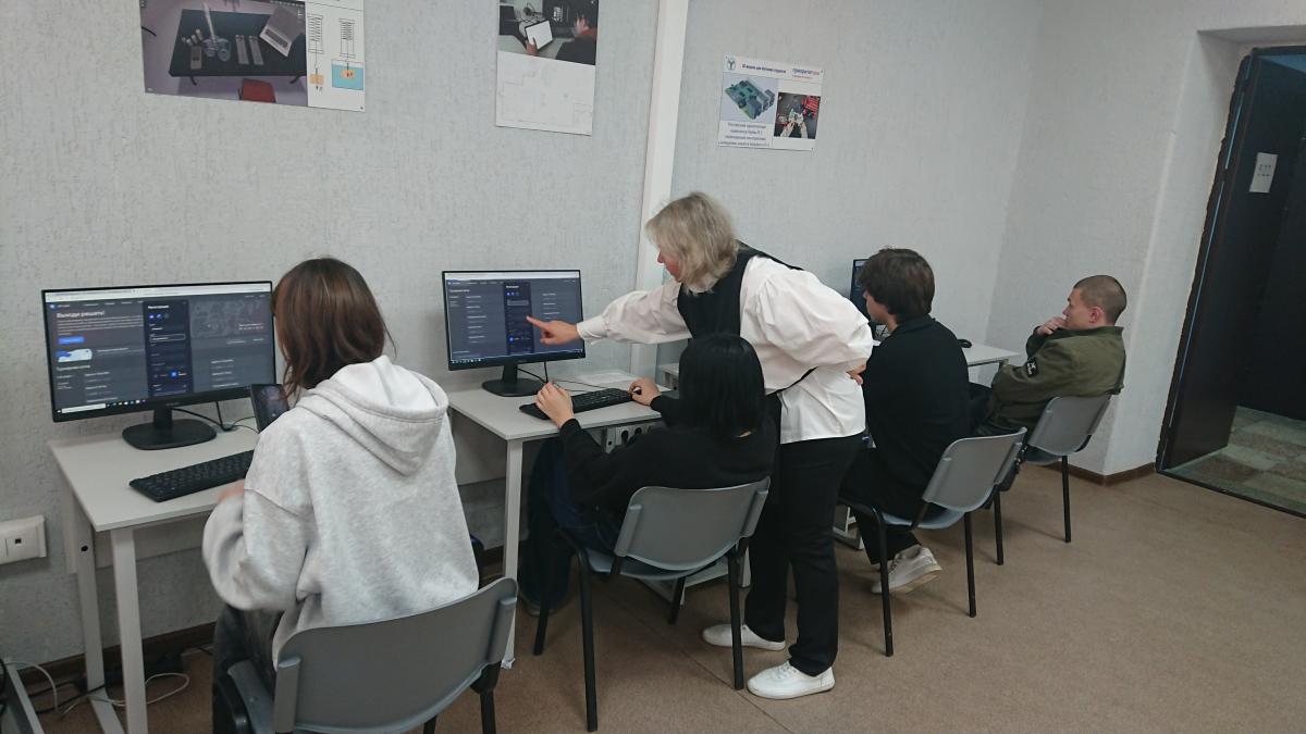 Школьники присоединились к всероссийской физико-технической контрольной «Выходи решать!» на площадке Вавиловского университета Фото 27