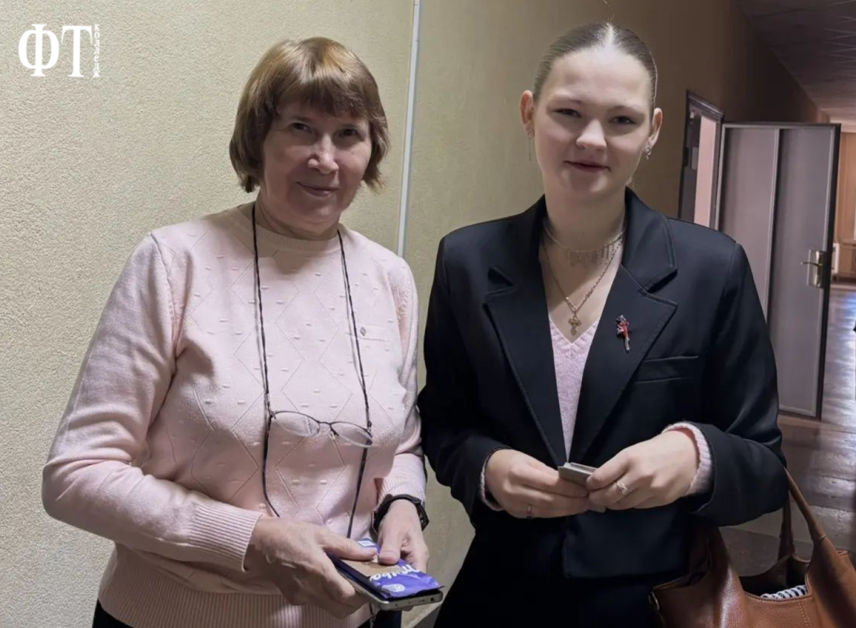 Совет обучающихся колледжа провёл поздравительную акцию ко Дню учителя Фото 2 Совет обучающихся колледжа провёл поздравительную акцию ко Дню учителя Фото 2