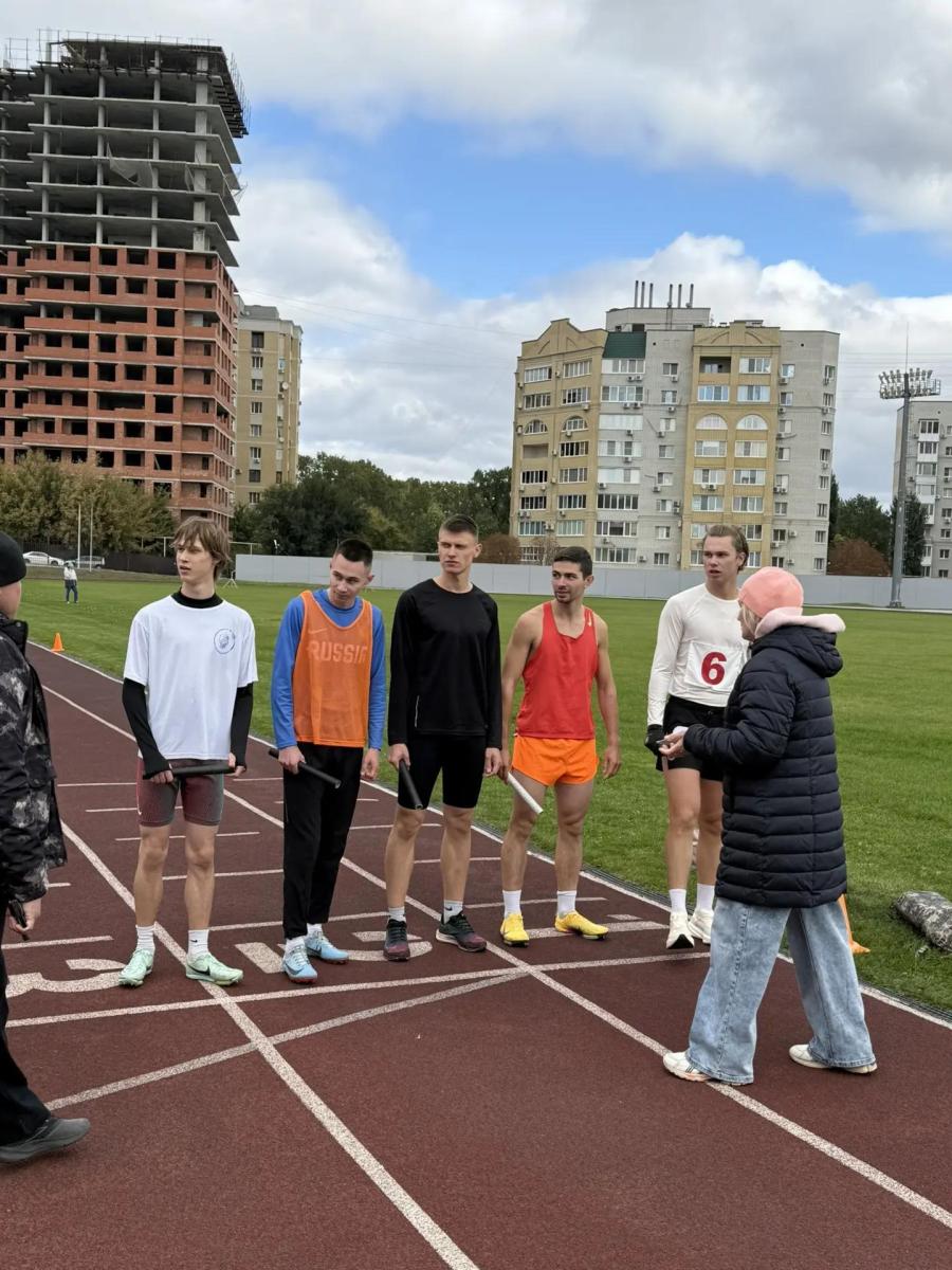 Вавиловцы приняли участие в городской легкоатлетической эстафете «Золотая осень - 2026» Фото 3