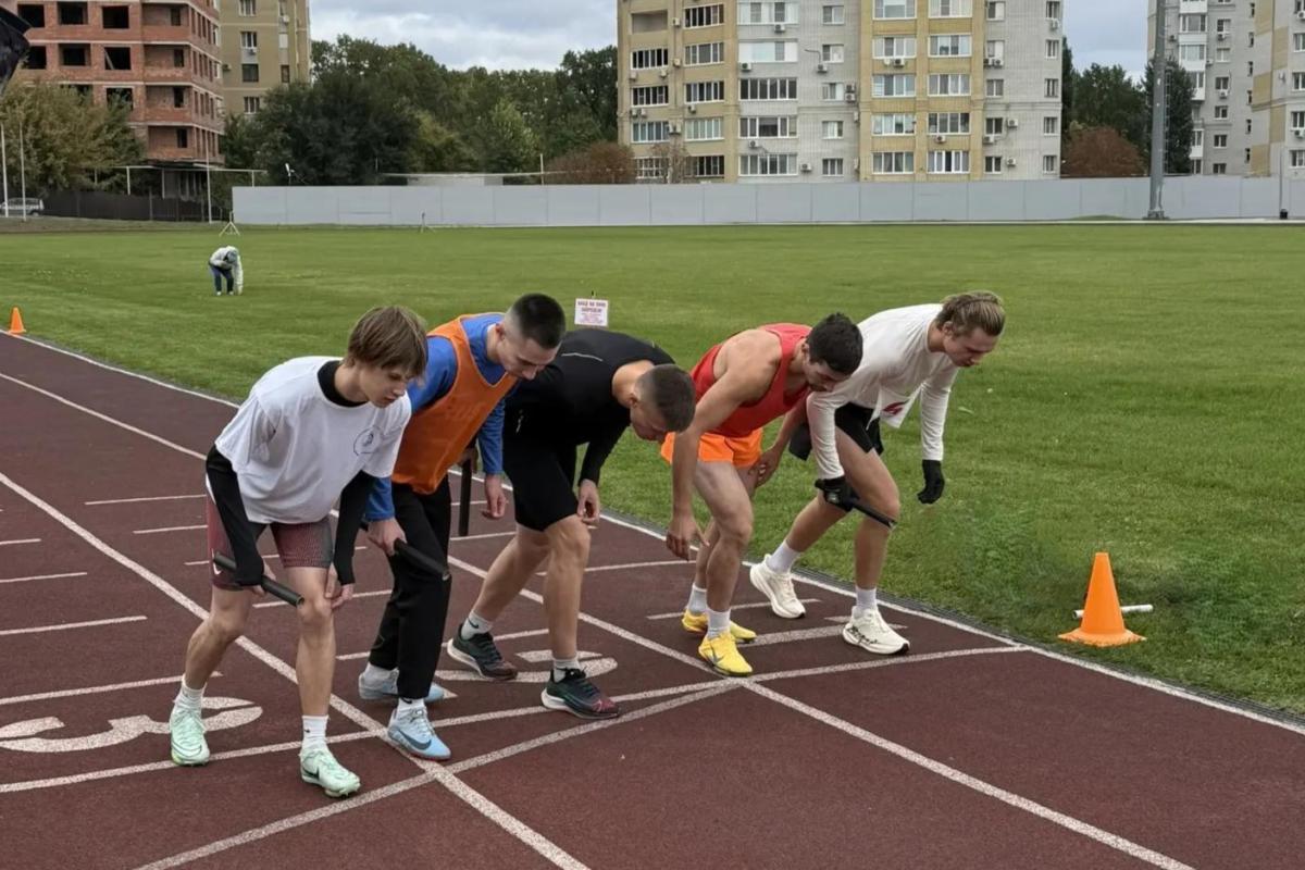 Вавиловцы приняли участие в городской легкоатлетической эстафете «Золотая осень - 2026»