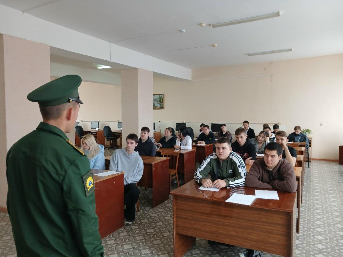 Профориентационная встреча со специалистом СВАКУ: студентам рассказали о пути в артиллерию. Фото 2