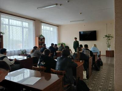 Профориентационная встреча со специалистом СВАКУ: студентам рассказали о пути в артиллерию.