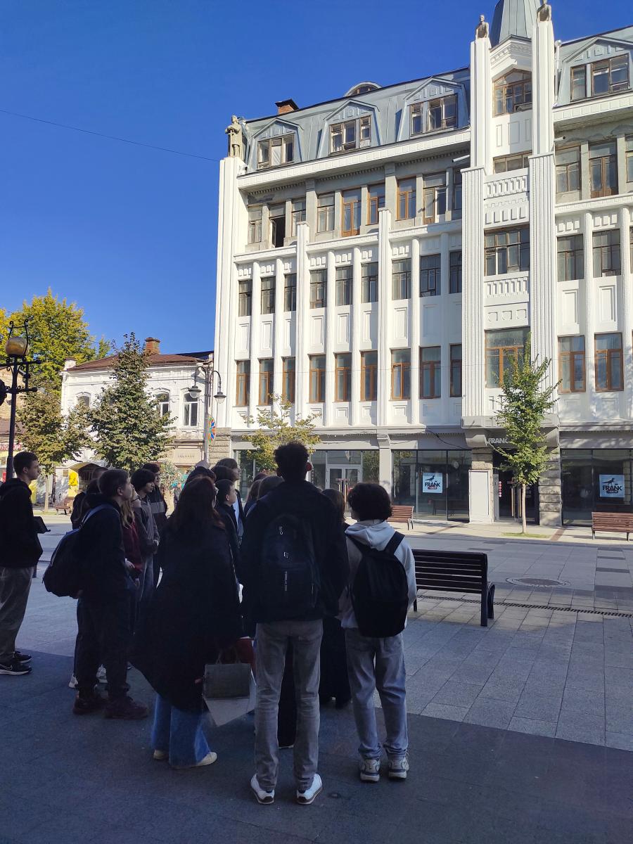 Первокурсники открыли для себя Саратов на экскурсии по проспекту Столыпина Фото 3