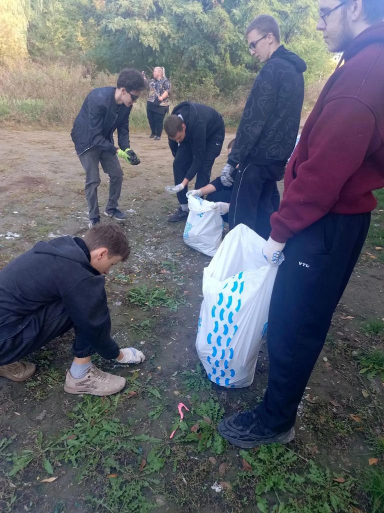Волонтёры Пугачёвского филиала — участники акции «Чистый берег» Фото 3 Волонтёры Пугачёвского филиала — участники акции «Чистый берег» Фото 3