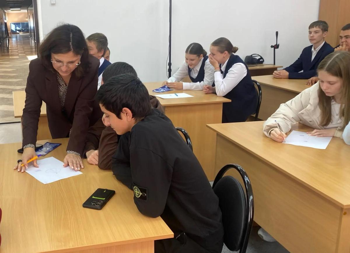 Продолжается реализация программы «Вавиловские агроклассы» в районных школах Фото 4
