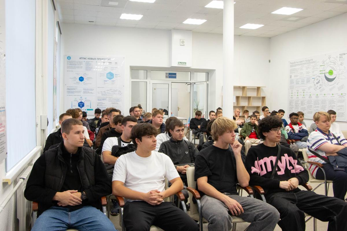 Студенты Вавиловского университета встретились с представителем войск беспилотных систем Фото 1 Студенты Вавиловского университета встретились с представителем войск беспилотных систем Фото 1