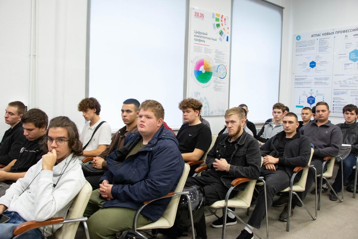 Студенты Вавиловского университета встретились с представителем войск беспилотных систем Фото 6 Студенты Вавиловского университета встретились с представителем войск беспилотных систем Фото 6