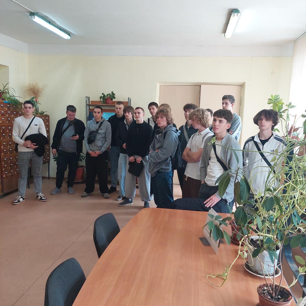Экскурсия для первокурсников: знакомство с библиотекой и регистрация в ЭБС. Фото 1 Экскурсия для первокурсников: знакомство с библиотекой и регистрация в ЭБС. Фото 1