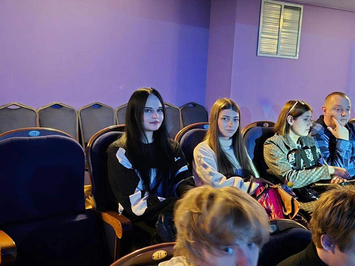 Культурное просвещение: студенты в Театре юного зрителя Фото 1 Культурное просвещение: студенты в Театре юного зрителя Фото 1