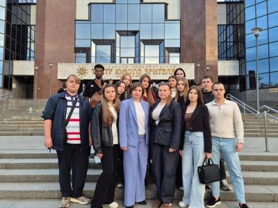 Культурное просвещение: студенты в Театре юного зрителя
