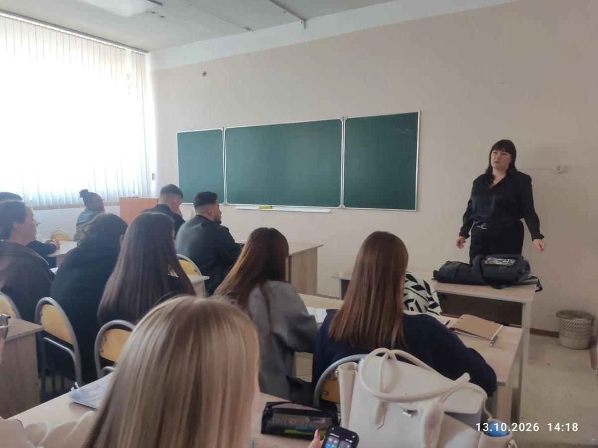 Финансовая грамотность в действии: сотрудник Альфа-Банка встретилась со студентами Фото 1