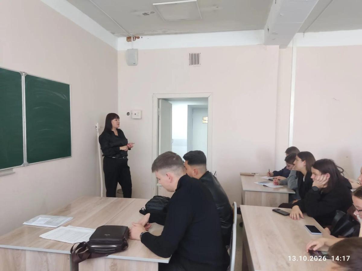 Финансовая грамотность в действии: сотрудник Альфа-Банка встретилась со студентами Фото 3