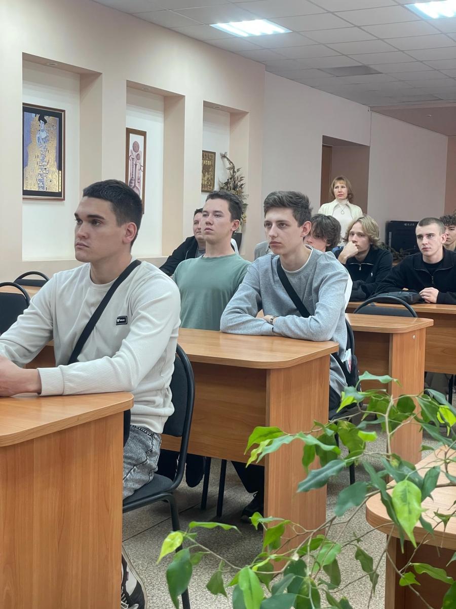 Экскурсия в библиотеку: знакомство с ресурсами для будущих агроинженеров! Фото 1 Экскурсия в библиотеку: знакомство с ресурсами для будущих агроинженеров! Фото 1