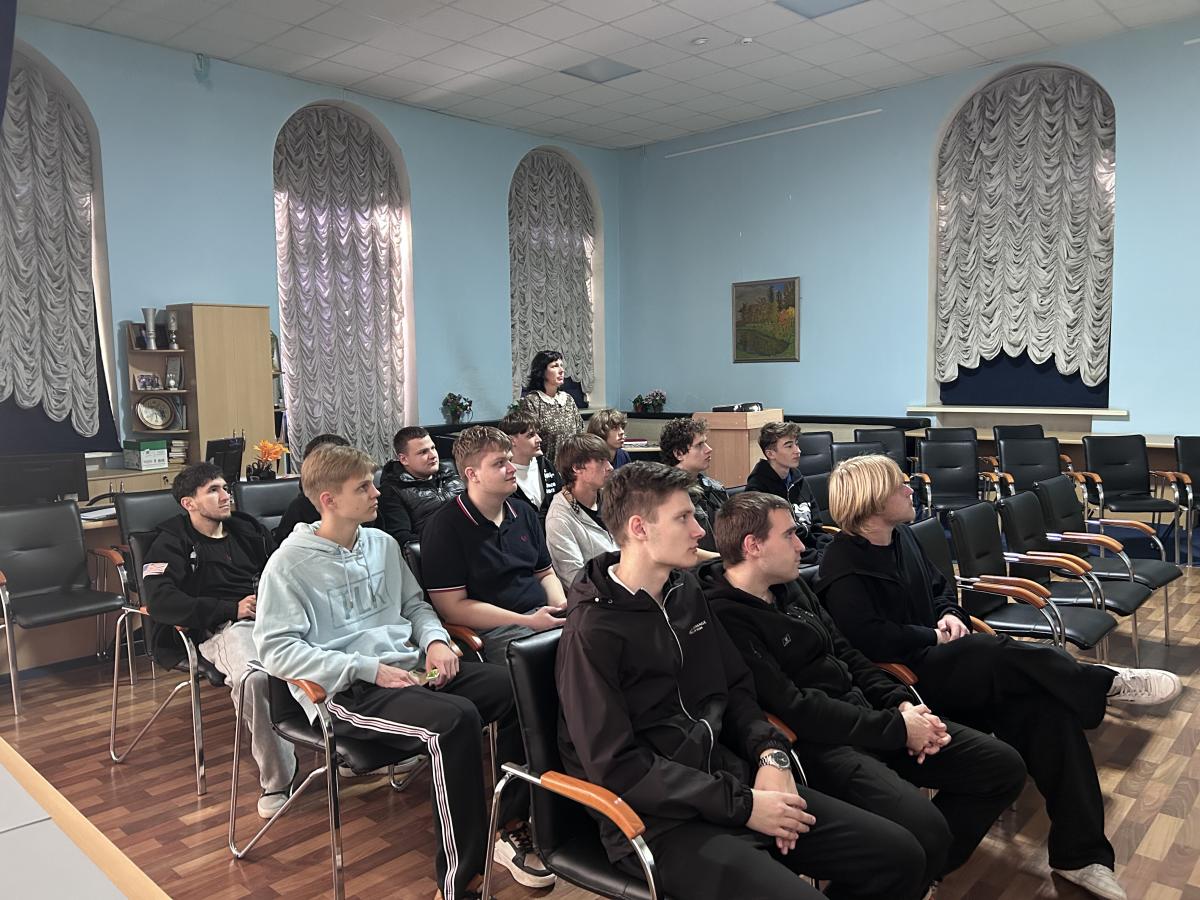 «Знать, чтобы не оступиться»: для студентов колледжа прошел кинопоказ о рисках наркозависимости Фото 3 «Знать, чтобы не оступиться»: для студентов колледжа прошел кинопоказ о рисках наркозависимости Фото 3