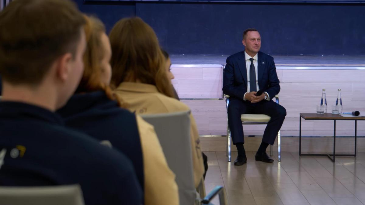 Состоялась встреча студентов Вавиловского университета с губернатором Саратовской области Фото 2 Состоялась встреча студентов Вавиловского университета с губернатором Саратовской области Фото 2