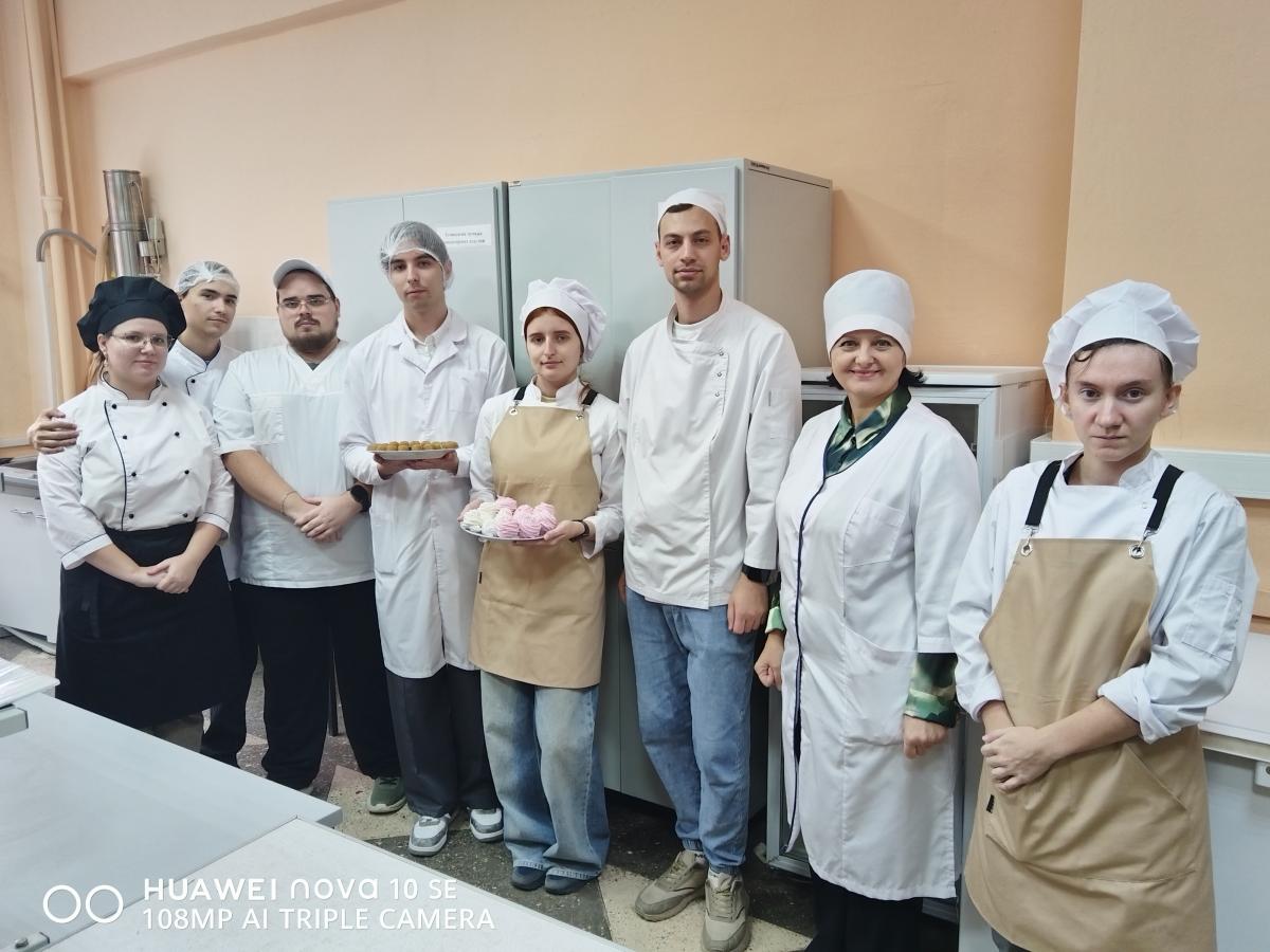 От фруктового пюре до готовых сладостей: будущие технологи освоили приготовление зефира и мармелада