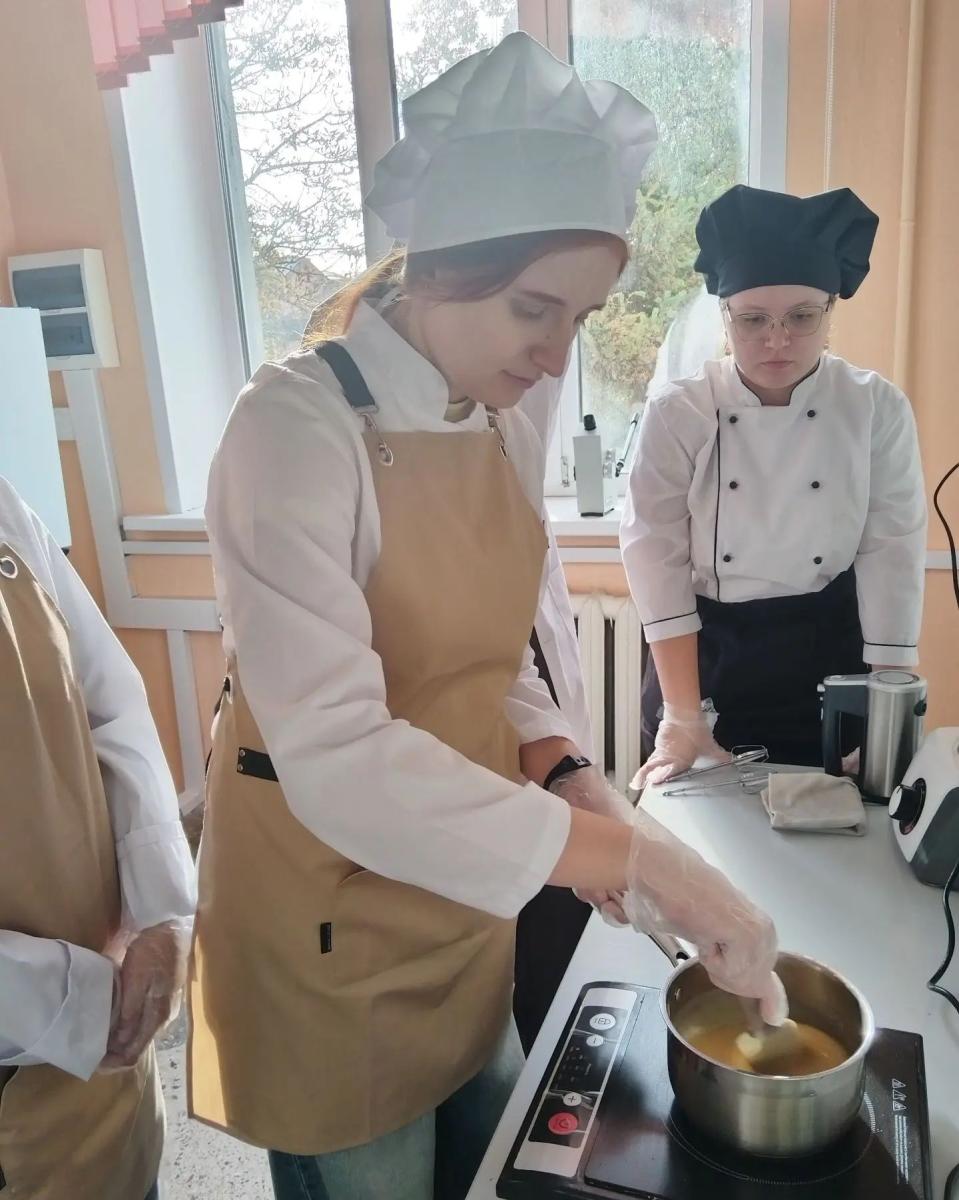 Сладкая наука: будущие технологи освоили приготовление зефира и мармелада Фото 3 Сладкая наука: будущие технологи освоили приготовление зефира и мармелада Фото 3