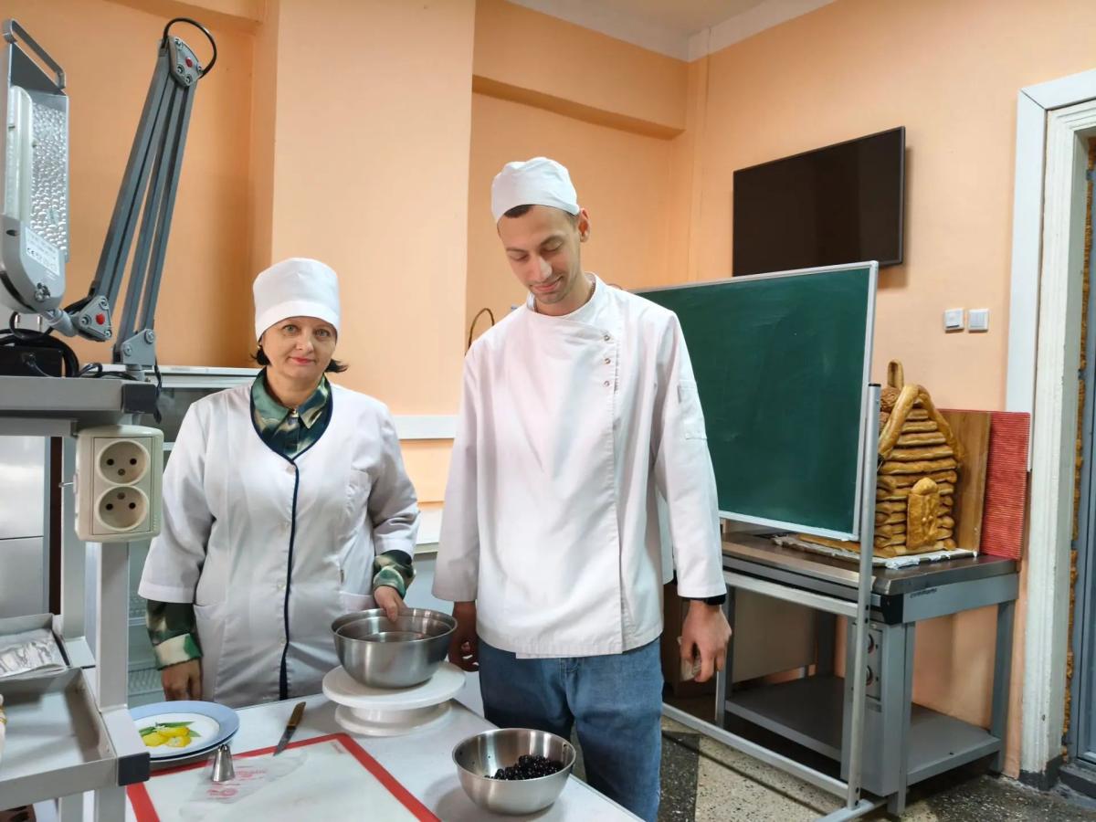Сладкая наука: будущие технологи освоили приготовление зефира и мармелада
