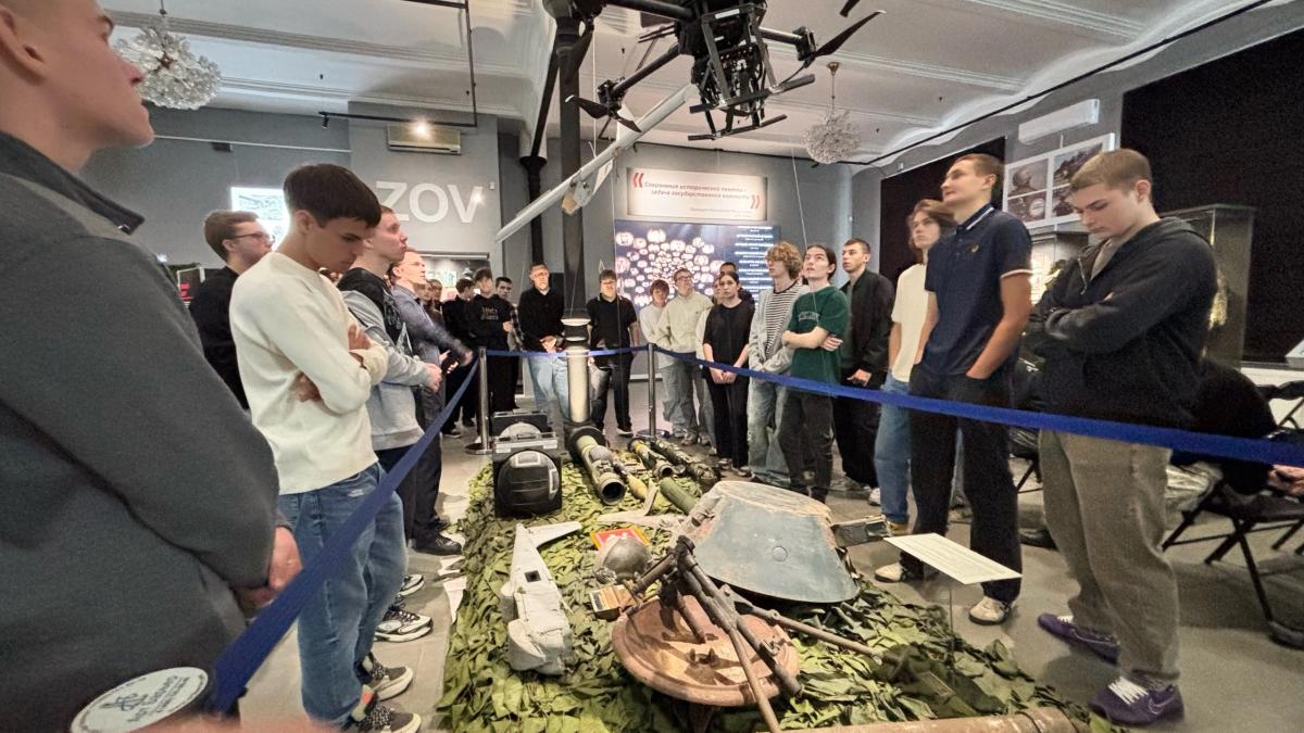 Студенты Вавиловского университета посетили Музей истории специальной военной операции Фото 5 Студенты Вавиловского университета посетили Музей истории специальной военной операции Фото 5
