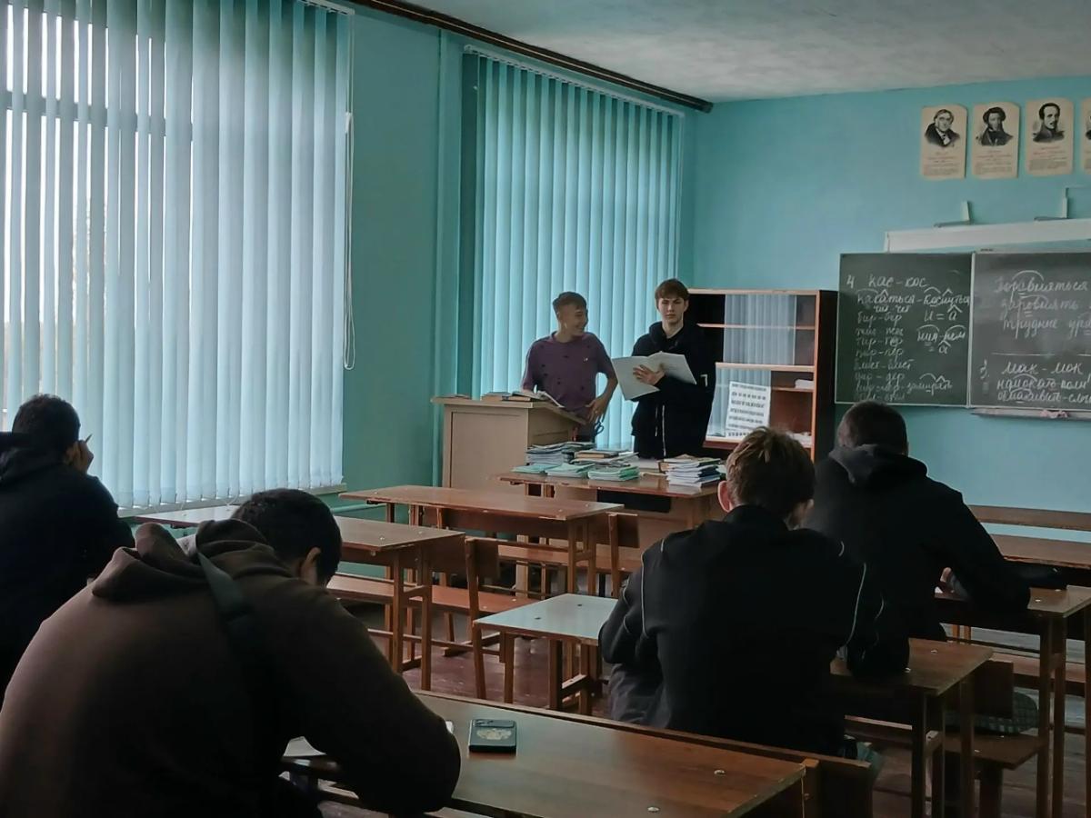 Понедельник в техникуме: линейка и «Разговоры о важном» Фото 2 Понедельник в техникуме: линейка и «Разговоры о важном» Фото 2