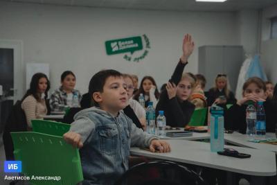 Шестиклассники МОУ СОШ №94 отметили День биотехнолога дегустацией в университетской лаборатории