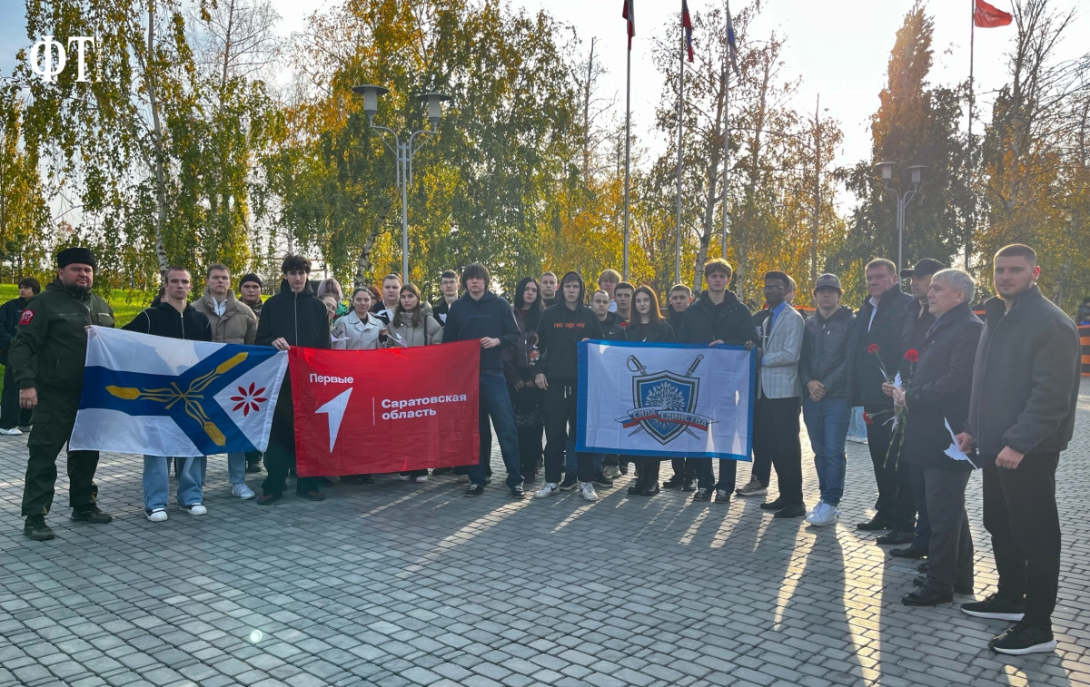 Память, застывшая в граните: в Саратове День белых журавлей объединил сердца в скорби и благодарности Фото 1 Память, застывшая в граните: в Саратове День белых журавлей объединил сердца в скорби и благодарности Фото 1