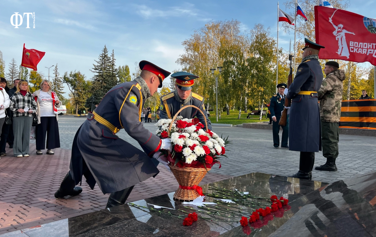 Память, застывшая в граните: в Саратове День белых журавлей объединил сердца в скорби и благодарности Фото 3 Память, застывшая в граните: в Саратове День белых журавлей объединил сердца в скорби и благодарности Фото 3