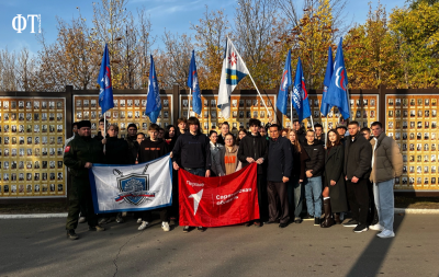 Память, застывшая в граните: в Саратове День белых журавлей объединил сердца в скорби и благодарности