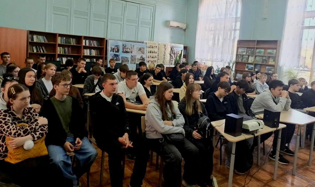 Профилактическая встреча для первокурсников Пугачёвского филиала Фото 2