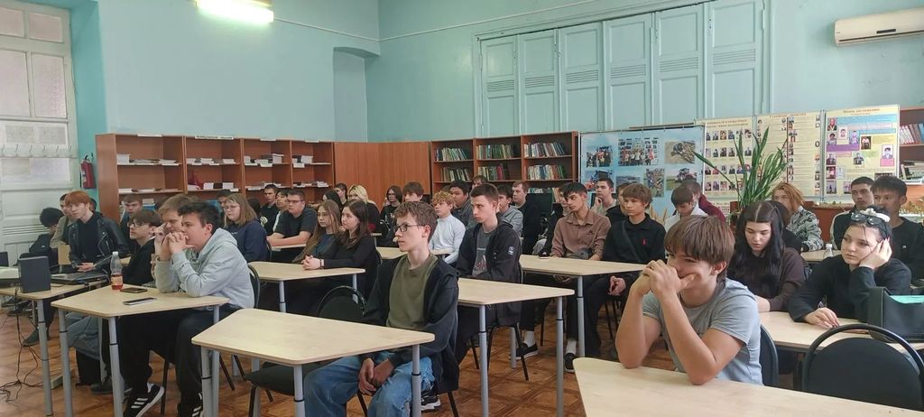Встреча обучающихся с представителями Вольского военного института материального обеспечения Фото 1