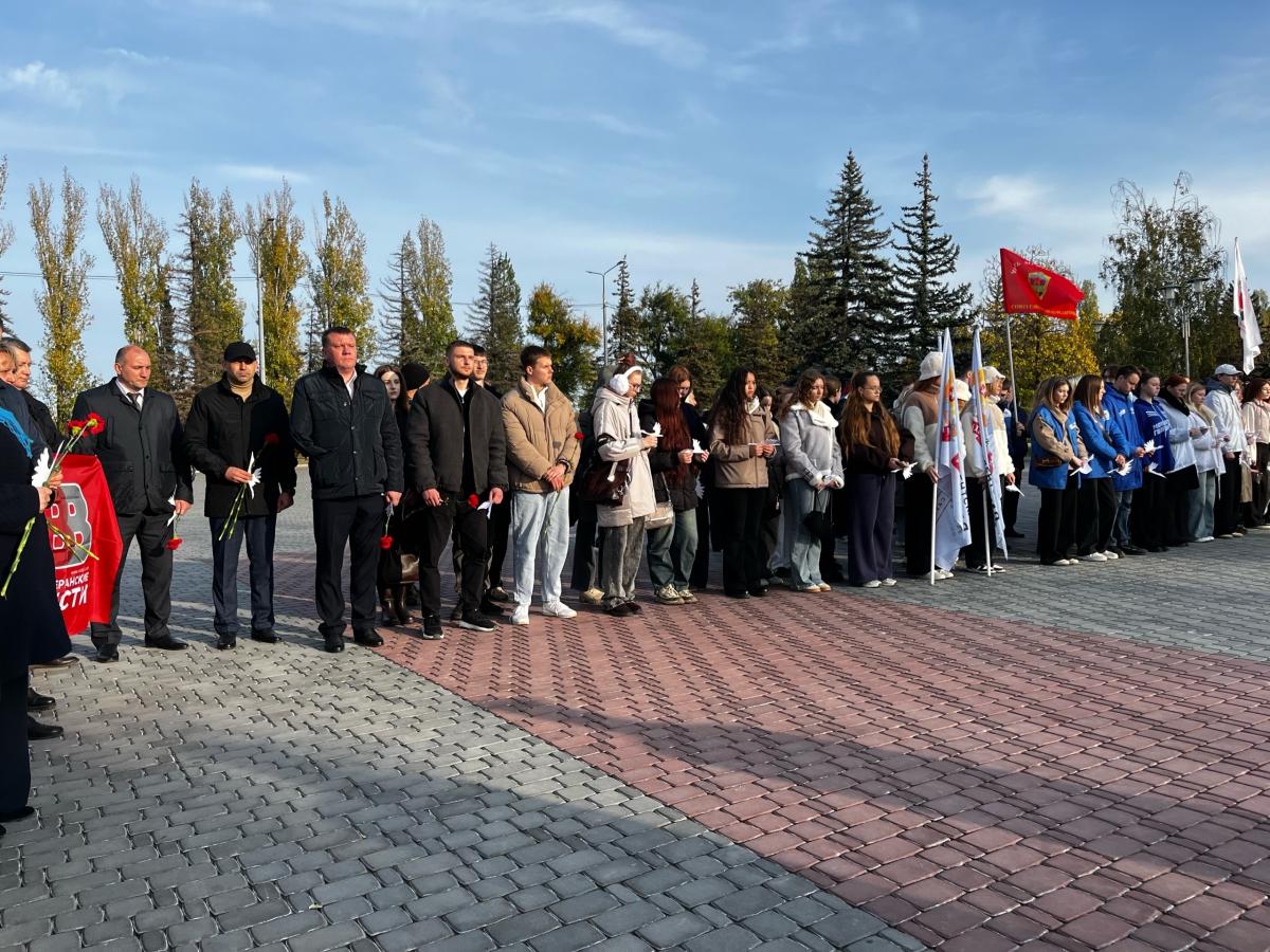 Студенты и сотрудники приняли участие в памятных мероприятиях, посвящённых Дню белых журавлей Фото 5 Студенты и сотрудники приняли участие в памятных мероприятиях, посвящённых Дню белых журавлей Фото 5